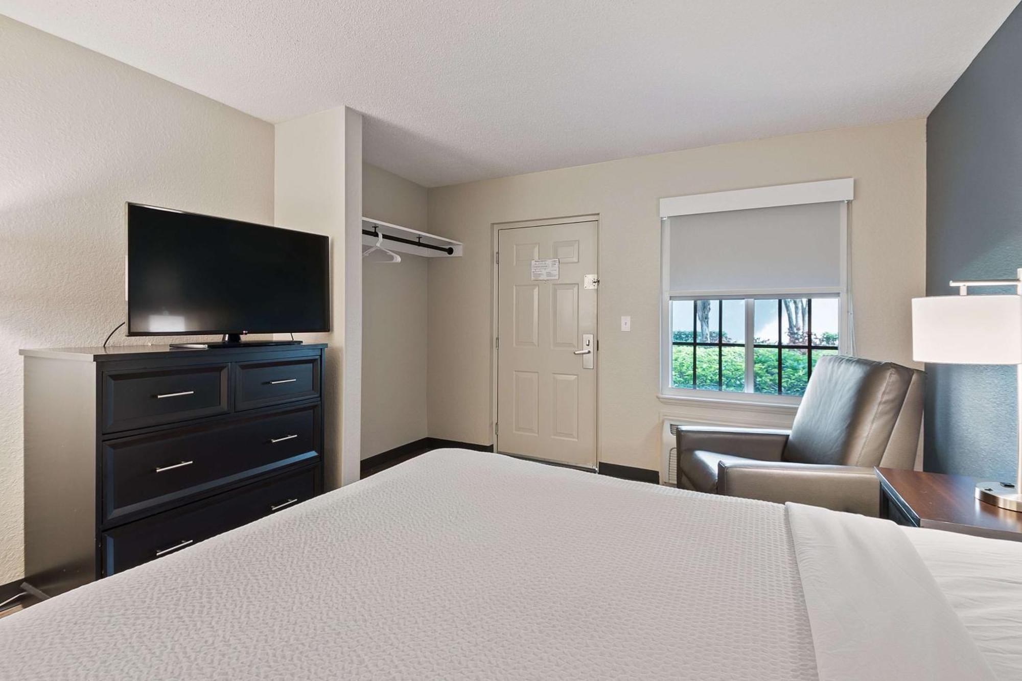 Extended Stay America Suites - Miami - Airport - Blue Lagoon Exterior photo