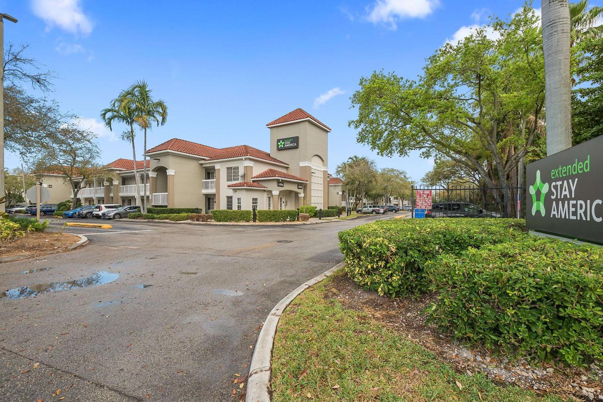 Extended Stay America Suites - Miami - Airport - Blue Lagoon Exterior photo